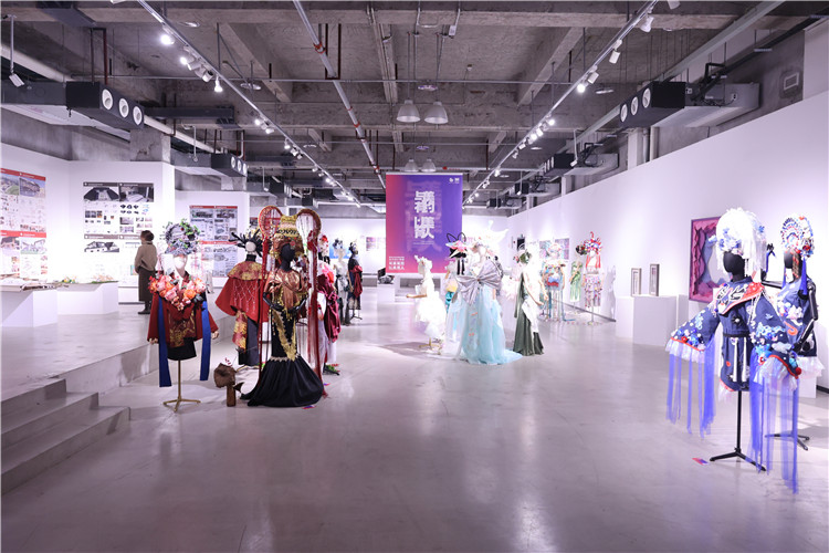 重艺学子毕业展开幕 部分设计作品已量产(图1) 重艺学子毕业展开幕 部分设计作品已量产(图1)