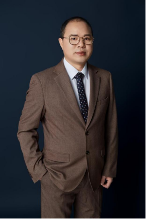 推动广告制作行业走向国际化的领军者——访广州友心谊广告有限公司总经理熊远见(图1) 推动广告制作行业走向国际化的领军者——访广州友心谊广告有限公司总经理熊远见(图1)