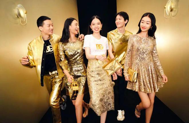 OK!潮周报 过年会穿搭回家不怕“妈见打”(图13)