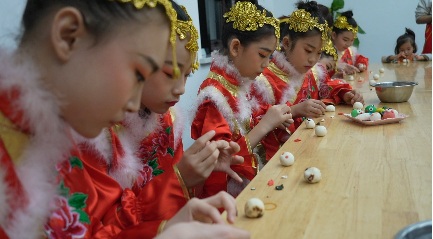 网络中国节·春节 沈阳大东区举办赏年画过大年活动(图4) 网络中国节·春节 沈阳大东区举办赏年画过大年活动(图4)