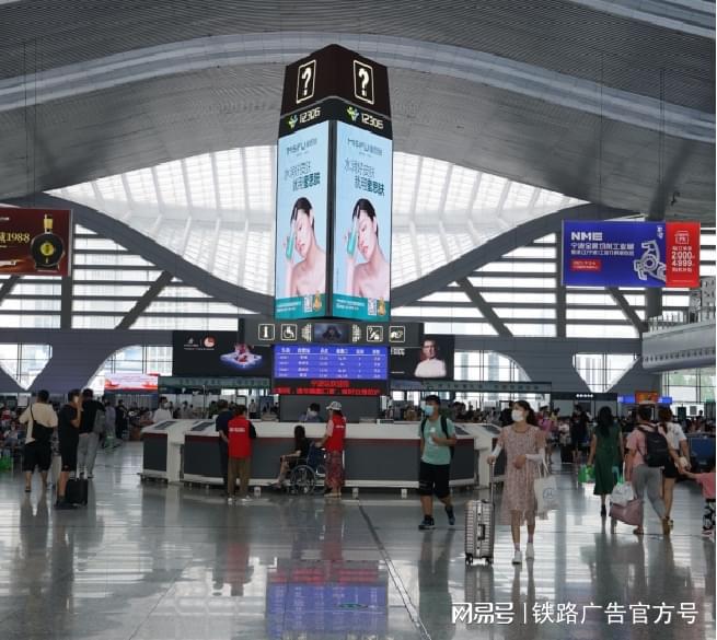宁波站广告-候车大厅中央旋转led屏广告-1座3面全国招商(图1) 宁波站广告-候车大厅中央旋转led屏广告-1座3面全国招商(图1)