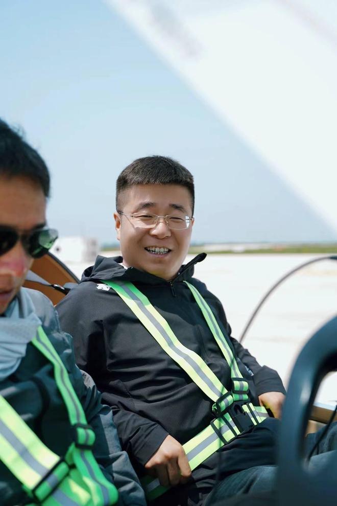 陕西咸阳飞机体验跃龙航空飞行员培训影视拍摄个人娱乐飞机(图1) 陕西咸阳飞机体验跃龙航空飞行员培训影视拍摄个人娱乐飞机(图1)