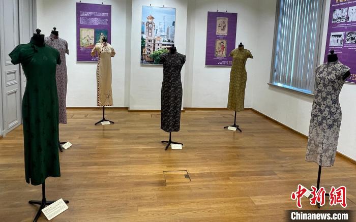 海派旗袍亮相布鲁塞尔展中西合璧之姿(图1) 海派旗袍亮相布鲁塞尔展中西合璧之姿(图1)