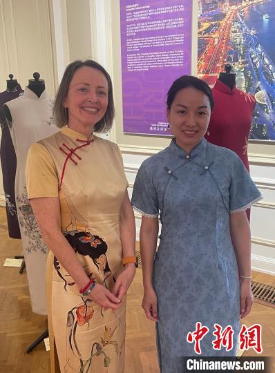 海派旗袍亮相布鲁塞尔展中西合璧之姿(图2) 海派旗袍亮相布鲁塞尔展中西合璧之姿(图2)