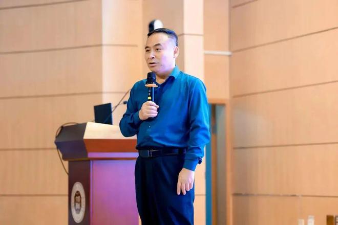 破浪去乘风——深圳大学传播学院2024届本科广告学专业毕业设计答辩集萃(图4) 破浪去乘风——深圳大学传播学院2024届本科广告学专业毕业设计答辩集萃(图4)