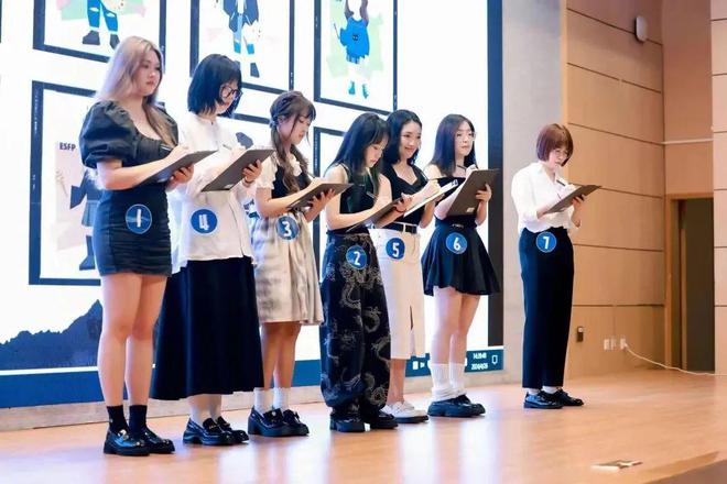 破浪去乘风——深圳大学传播学院2024届本科广告学专业毕业设计答辩集萃(图10) 破浪去乘风——深圳大学传播学院2024届本科广告学专业毕业设计答辩集萃(图10)