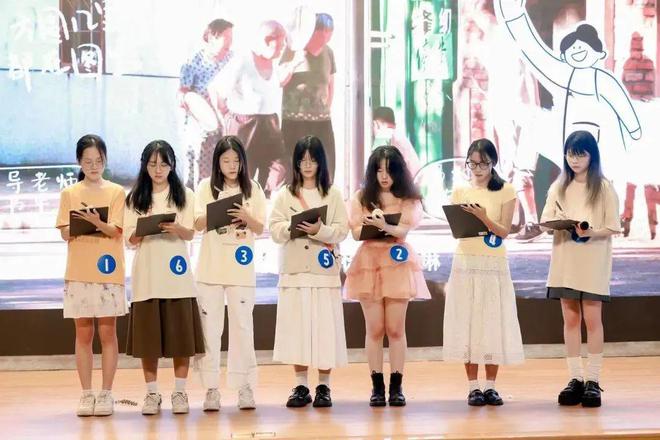 破浪去乘风——深圳大学传播学院2024届本科广告学专业毕业设计答辩集萃(图12) 破浪去乘风——深圳大学传播学院2024届本科广告学专业毕业设计答辩集萃(图12)
