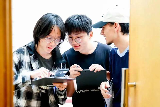 破浪去乘风——深圳大学传播学院2024届本科广告学专业毕业设计答辩集萃(图15) 破浪去乘风——深圳大学传播学院2024届本科广告学专业毕业设计答辩集萃(图15)