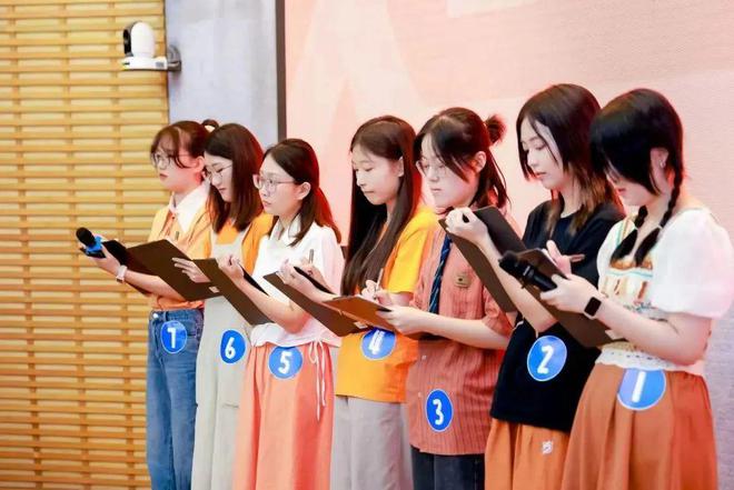 破浪去乘风——深圳大学传播学院2024届本科广告学专业毕业设计答辩集萃(图18) 破浪去乘风——深圳大学传播学院2024届本科广告学专业毕业设计答辩集萃(图18)