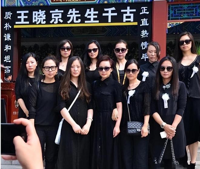 23年前那个爆火的女子十二乐坊放弃中国到日本发展如愿了吗(图15) 23年前那个爆火的女子十二乐坊放弃中国到日本发展如愿了吗(图15)