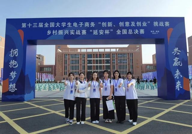 百花齐放 熠熠闪光 武汉晴川学院“赛教融合”绽异彩!(图8) 百花齐放 熠熠闪光 武汉晴川学院“赛教融合”绽异彩!(图8)
