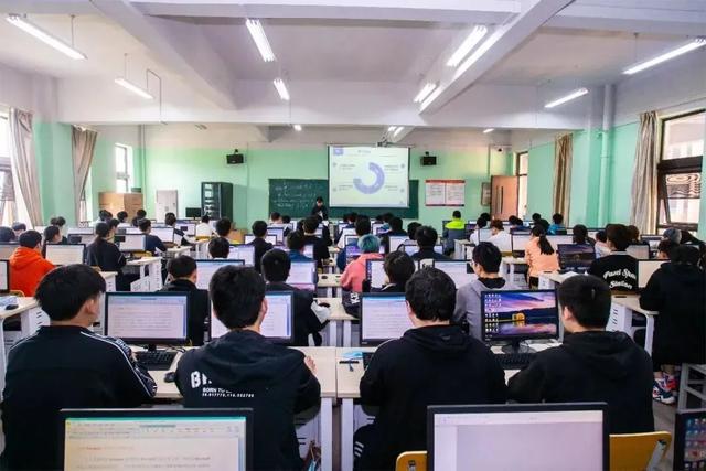 百花齐放 熠熠闪光 武汉晴川学院“赛教融合”绽异彩!(图12) 百花齐放 熠熠闪光 武汉晴川学院“赛教融合”绽异彩!(图12)