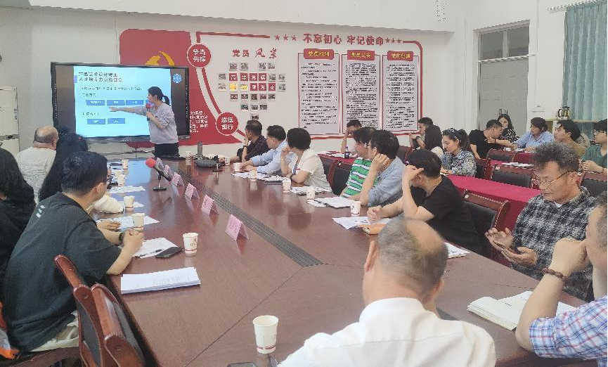 工艺美术系召开2024级产品艺术设计、广告艺术设计专业培养方案论证会(图2) 工艺美术系召开2024级产品艺术设计、广告艺术设计专业培养方案论证会(图2)