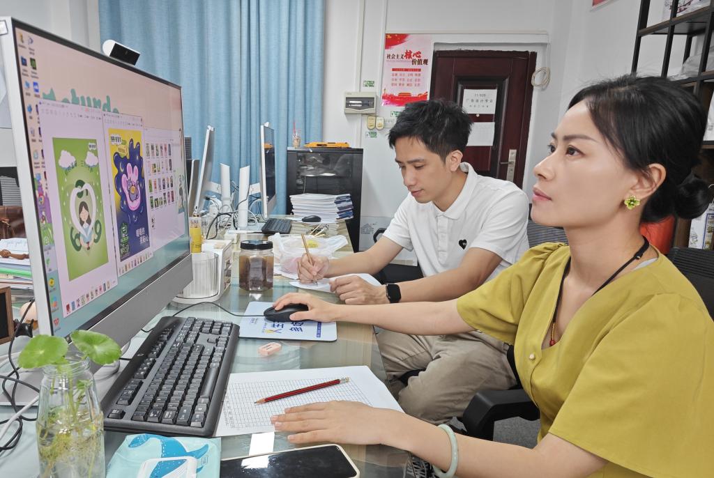 【2024职教周】文化与传媒学院:广告艺术设计专业举办首届“字体设计”与“广告”技能大赛(图4) 【2024职教周】文化与传媒学院:广告艺术设计专业举办首届“字体设计”与“广告”技能大赛(图4)