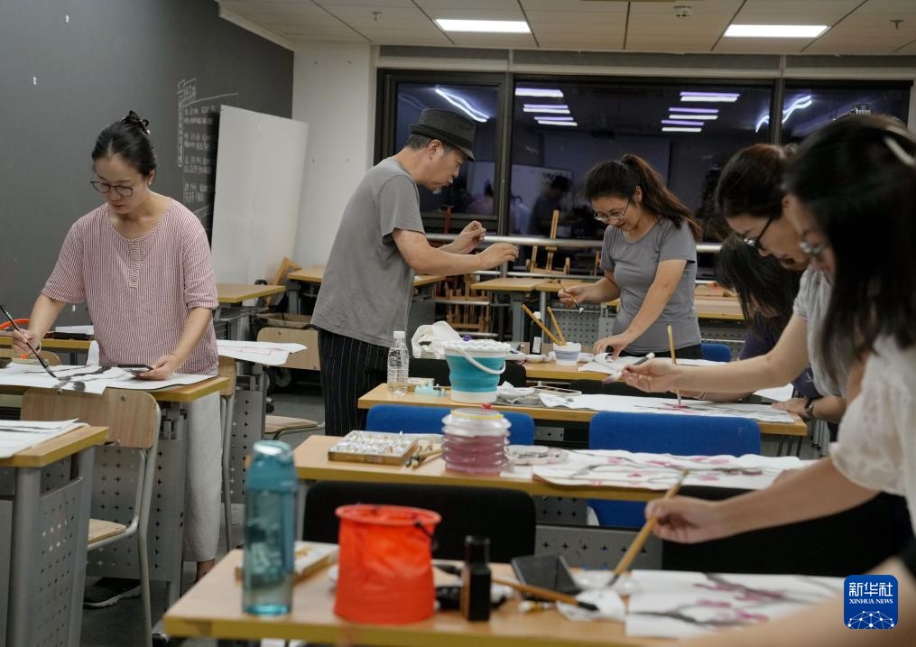 2024上海市民艺术夜校秋季班开学(图1)