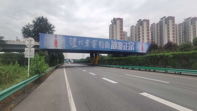 高速广告画面设计指南:简洁明了的艺术(图1) 高速广告画面设计指南:简洁明了的艺术(图1)