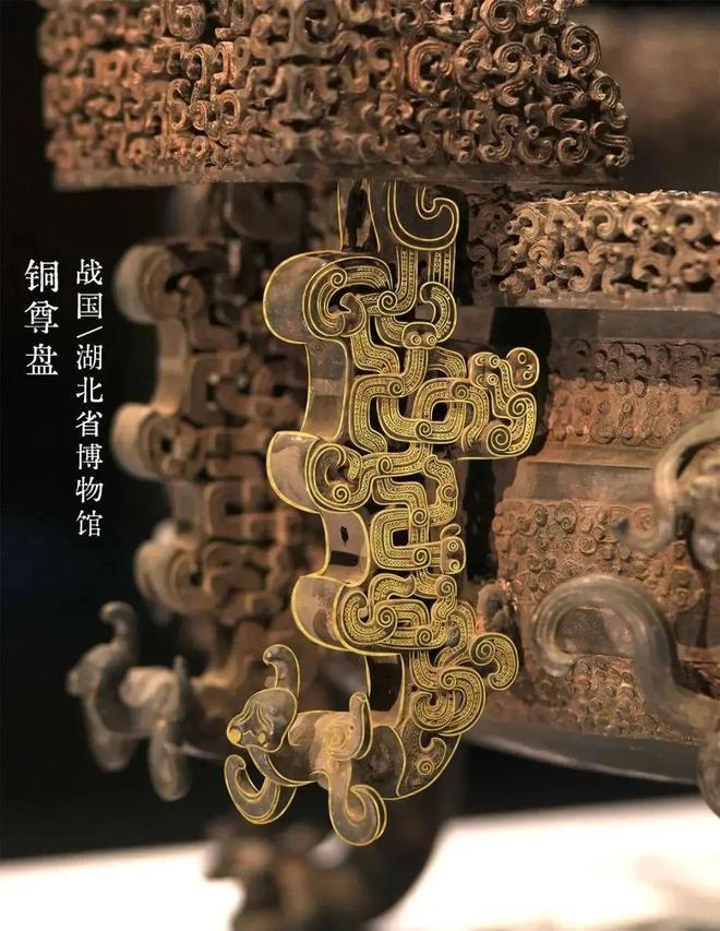 蛇元素服饰设计有趣嗷!Bottega Veneta也玩太真了!忍不了一点(图3) 蛇元素服饰设计有趣嗷!Bottega Veneta也玩太真了!忍不了一点(图3)
